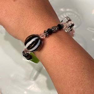 NWT! Glass Beaded Jeweled BOUTIQUE Bracelet! 🌸